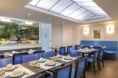 Restaurant ou autre lieu de restauration dans l'établissement Elysées Ceramic