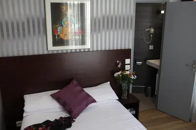 Un ou plusieurs lits dans un hébergement de l'établissement Hôtel Alane