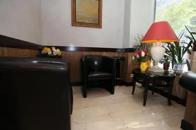 Coin salon dans l'établissement Hôtel Alane