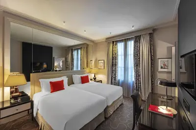 Télévision ou salle de divertissement dans l'établissement Prince de Galles, un hôtel Luxury Collection, Paris