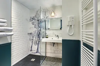 Salle de bains dans l'établissement Montparnasse Daguerre