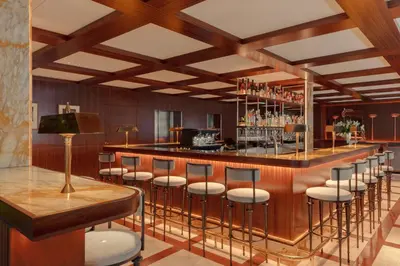 Salon ou bar de l'établissement Hôtel Des Grands Voyageurs