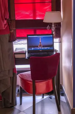 Télévision ou salle de divertissement dans l'établissement Hotel Monceau Wagram