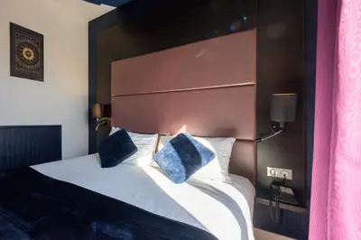 Un ou plusieurs lits dans un hébergement de l'établissement Accueil Hôtel Paris Pigalle Montmartre
