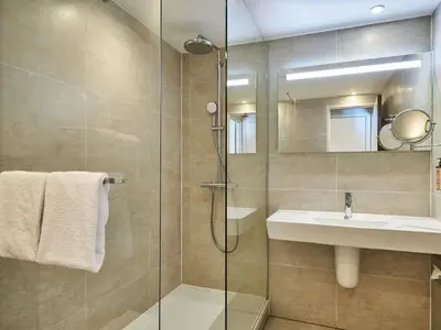 Salle de bains dans l'établissement Mercure Tour Eiffel Grenelle