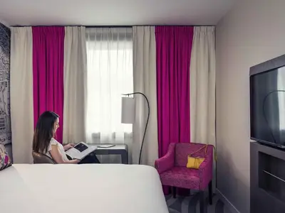 Télévision ou salle de divertissement dans l'établissement Mercure Tour Eiffel Grenelle