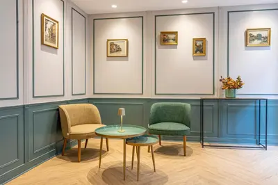 Coin salon dans l'établissement Hôtel Montcalm