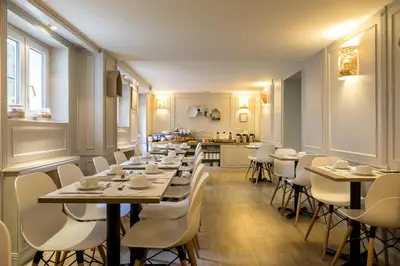 Coin salon dans l'établissement Hôtel Montcalm