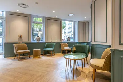 Coin salon dans l'établissement Hôtel Montcalm