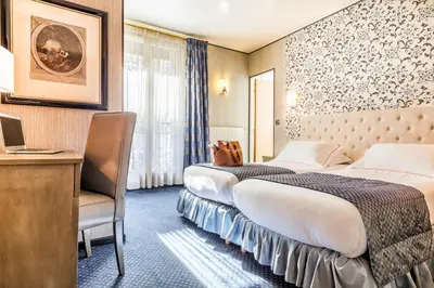 Un ou plusieurs lits dans un hébergement de l'établissement Hotel Regence Paris