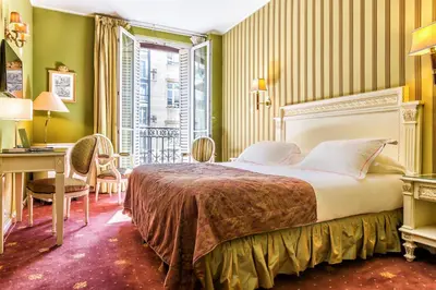 Un ou plusieurs lits dans un hébergement de l'établissement Hotel Regence Paris