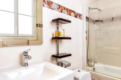 Salle de bains dans l'établissement Hotel Regence Paris