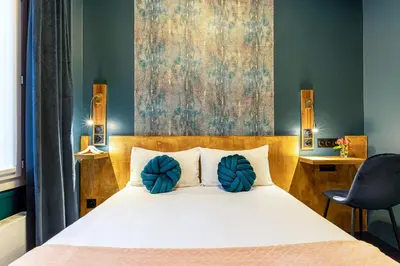 Un ou plusieurs lits dans un hébergement de l'établissement Hotel Glasgow Monceau by Patrick Hayat