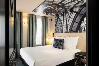 Un ou plusieurs lits dans un hébergement de l'établissement Hôtel Gustave