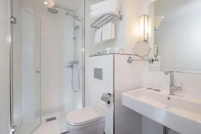 Salle de bains dans l'établissement Hôtel Gustave