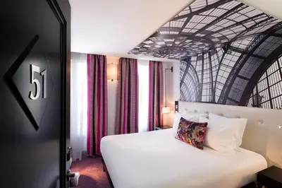 Un ou plusieurs lits dans un hébergement de l'établissement Hôtel Gustave