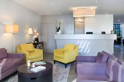 Coin salon dans l'établissement Best Western Rives de Paris La Defense
