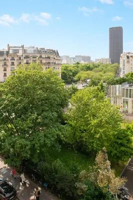 Vue générale sur Paris ou vue de la ville depuis l'hôtel