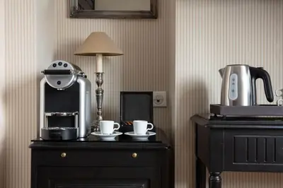 Plateau bouilloire dans l'établissement Hôtel Serotel Lutèce