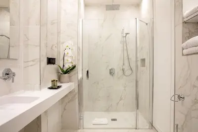Salle de bains dans l'établissement Hôtel Serotel Lutèce