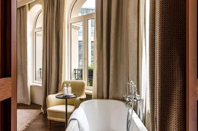 Coin salon dans l'établissement Château des Fleurs Hôtel & Spa Paris