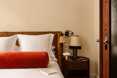 Un ou plusieurs lits dans un hébergement de l'établissement Château des Fleurs Hôtel & Spa Paris
