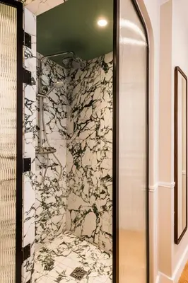 Salle de bains dans l'établissement Hôtel Chamar