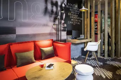 Coin salon dans l'établissement ibis Clichy Centre Mairie