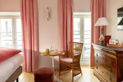 Coin salon dans l'établissement Hôtel Le Lavoisier & Spa