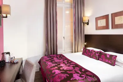 Un ou plusieurs lits dans un hébergement de l'établissement Hôtel Paris Louvre Opéra
