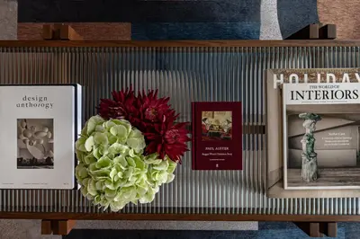 Bibliothèque dans l'hôtel