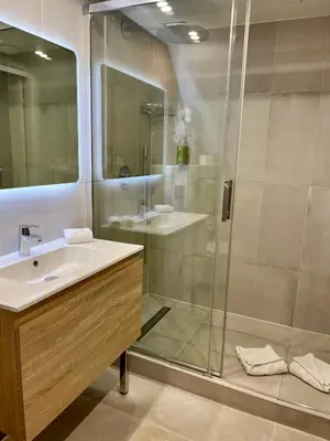 Salle de bains dans l'établissement Hôtel Central Saint Germain
