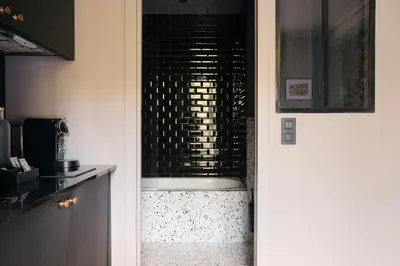 Cuisine ou kitchenette dans l'établissement Rayz Eiffel