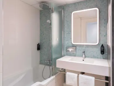 Salle de bains dans l'établissement ibis Styles Paris Porte d'Orléans