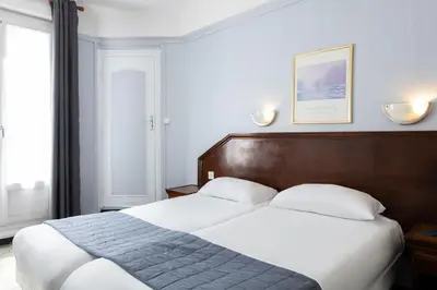 Un ou plusieurs lits dans un hébergement de l'établissement Hôtel Ambassadeur