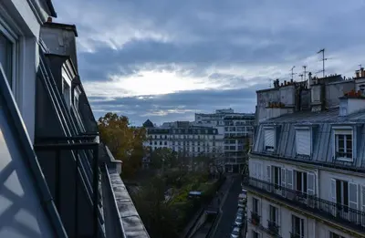 Vue générale sur Paris ou vue de la ville depuis l'hôtel