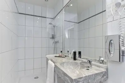 Salle de bains dans l'établissement Hotel du Pré