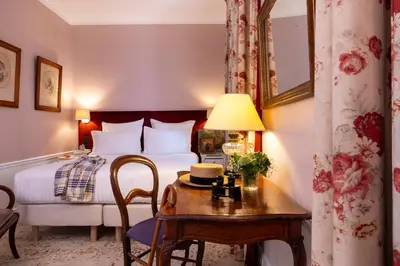 Un ou plusieurs lits dans un hébergement de l'établissement Hôtel Le Saint Gregoire