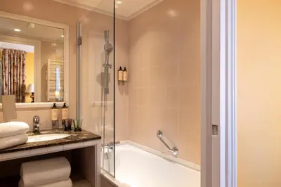 Salle de bains dans l'établissement Hôtel Le Saint Gregoire