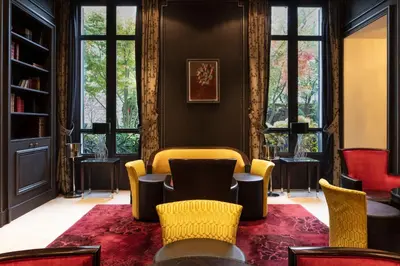 Coin salon dans l'établissement Hôtel Regent's Garden - Astotel