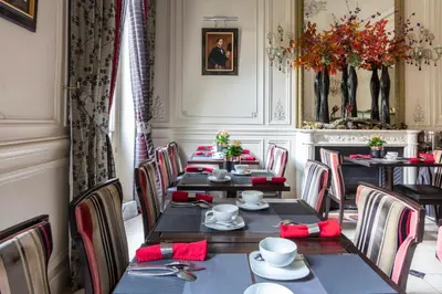 Coin salon dans l'établissement Hôtel Regent's Garden - Astotel
