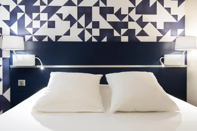 Un ou plusieurs lits dans un hébergement de l'établissement Comfort Hotel Paris Porte d'Ivry