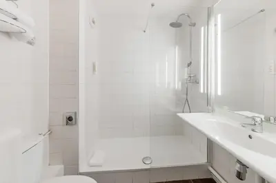 Salle de bains dans l'établissement Comfort Hotel Paris Porte d'Ivry