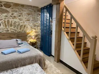 Un ou plusieurs lits dans un hébergement de l'établissement Large and unique souplex 60sqm, well located