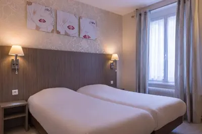 Un ou plusieurs lits dans un hébergement de l'établissement L'Ouest Hotel