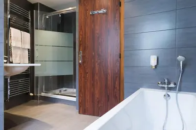 Salle de bains dans l'établissement L'Ouest Hotel