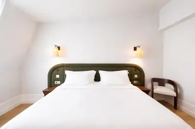 Un ou plusieurs lits dans un hébergement de l'établissement Neuilly Park Hotel