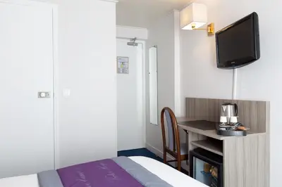 Télévision ou salle de divertissement dans l'établissement Saphir Grenelle