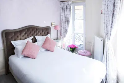 Un ou plusieurs lits dans un hébergement de l'établissement Hôtel de la Motte Picquet