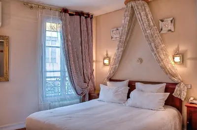 Un ou plusieurs lits dans un hébergement de l'établissement Hôtel de la Motte Picquet